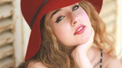 هنا الزاهد تكشف تفاصيل مسلسلها الكوميدي الجديد ”حلوة الدنيا سكر”