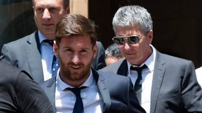 والد ميسي ينفي توصله لاتفاق مع باريس سان جيرمان بشأن إرتداء نجله قميص الفريق