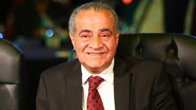 التموين تواصل إنتاج وتوزيع الكمامات القماشية وكولونيا 555