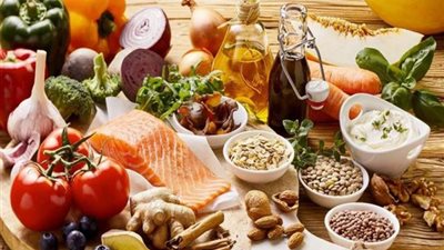 أبرزها المكسرات والخضار.. أطعمة تقاوم برد الشتاء