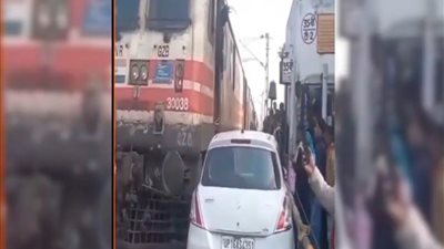 الهروب القريب.. سيارة تتجنب الاصطدام بقطار بمعجزة لا تٌصدّق (فيديو)