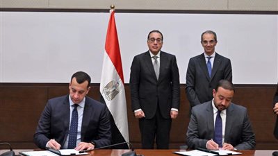 مدبولي يشهد التوقيع على منح رخصة تشغيل خدمات الجيل الخامس للتليفون المحمول