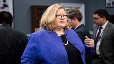 إميلي دبليو.. المرأة الحديدية التي عينها ترامب وتمنع جو بايدن من دخول البيت الأبيض