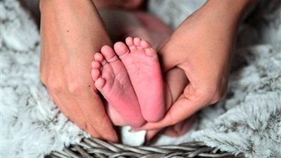 لا يستطيع المواطنون في هذا البلد الأوروبي الآن تبني أطفال من الخارج