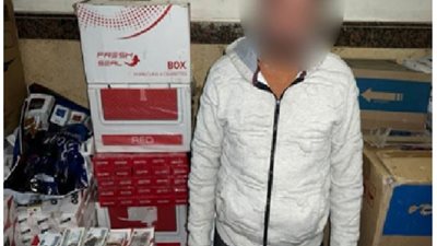 ضبط 21740 عبوة سجائر مهربة جمركياً بحوزة عاطل داخل مخزن بمطروح