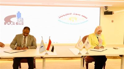 معهد بحوث الإلكترونيات يوقع اتفاق تعاون مشترك مع المركز القومي للبحوث