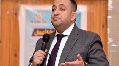 «برلماني» يطالب بالاستعانة بفيلم «مراتي مدير عام» لكسر الروتين الحكومي| تفاصيل