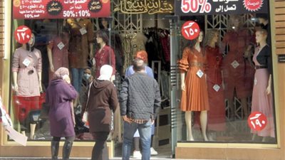 عروض وخصومات بالجملة على الملابس الشتوية بالمحالات فى هذا الموعد