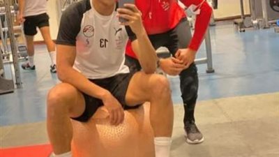 مصطفي محمد ينشر صورة رفقة الشناوي تحمل شعار ”نبذ التعصب” قبل نهائي إفريقيا