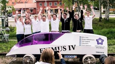 سيارة مصنوعة من مواد الطائرات..  تسافر الكرة الأرضية بلتر بنزين