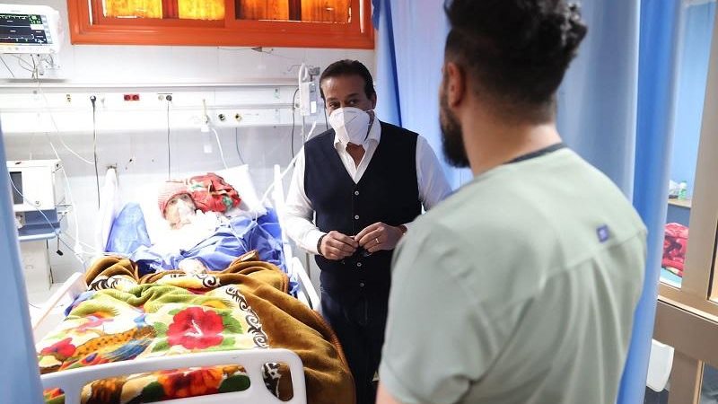 لغياب الأطباء والفنيين...