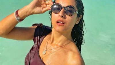 من حمام السباحة.. ريهام أيمن تستمتع بالعطلة الصيفية بإطلالة جريئة (صور)