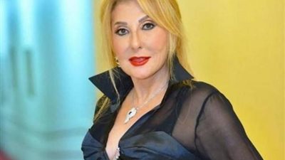 نادية الجندي تخطف الأنظار بإطلالة شبابية