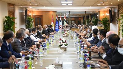 وزير الدفاع يلتقى وفدا من لجنة الدفاع والأمن القومى بمجلس النواب