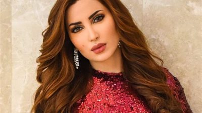 بـ فستان أبيض قصير.. نسرين طافش تشعل السويشال ميديا بإطلالة جريئة