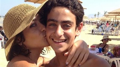 بعد تصدرها تريند جوجل.. 10 صور لـ هيدي كرم وابنها الوحيد بعد انتشار الفيديو العفوي