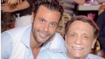 بعد غيابه عن الأضواء.. الزعيم عادل إمام بلحية فى أحدث ظهور له