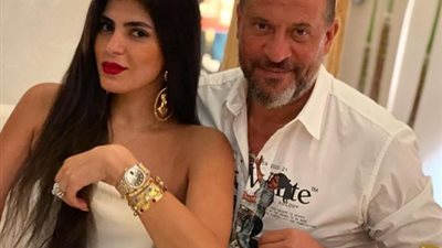 ماجد المصرى يلفت الأنظار بإطلالة رومانسية مع زوجته ويعلق: أغلى من الوريد