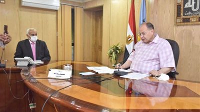 محافظ أسيوط يهنئ أوائل الشهادة الاعدادية على مستوى المحافظة