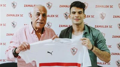 ننشر صور توقيع أحمد سيد زيزو علي عقود التجديد مع  الزمالك