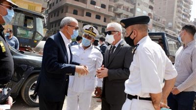 محافظ القليوبية يقود حملة لإزالة المواقف العشوائية بشبرا