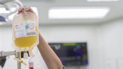 الأزهر يكشف حكم بيع المتعافي من كورونا بلازما دَمِه