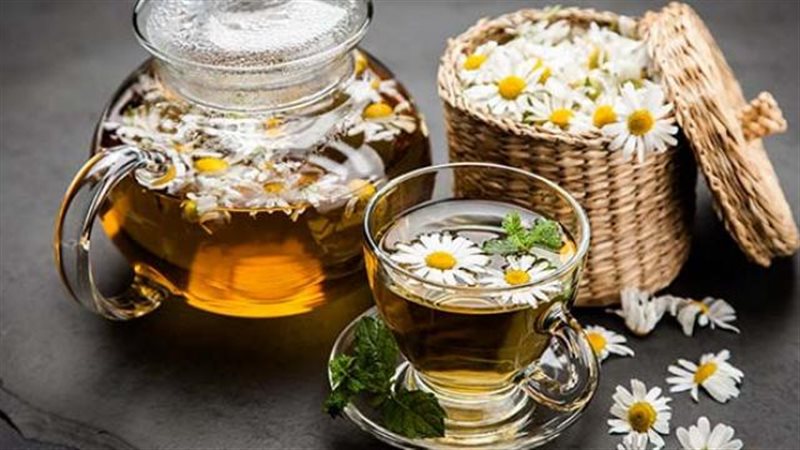 تناول كوب من شاي