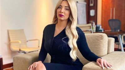 هل تعيش مى حلمى قصة حب جديدة بعد انفصالها عن محمد رشاد؟.. إليك الإجابة