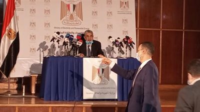 بالصور.. شاكر يستعرض انجازات الكهرباء قبل الإعلان عن زيادة الأسعار الجديدة