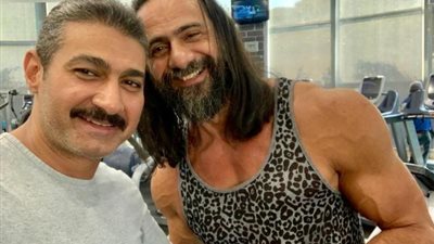 عمرو مهدي يهنىء ياسر جلال على ”سيف الله ـ خالد بن الوليد”