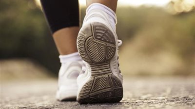 فوائد لا تعرفها عن المشى حافيًا