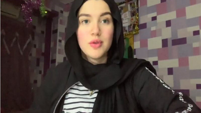 حنين حسام فتاة التيك