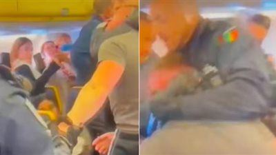 فيديو.. هبوط اضطراري لطائرة بسبب شجار في الجو والشرطة تسحب رجلًا بقفص في رأسه