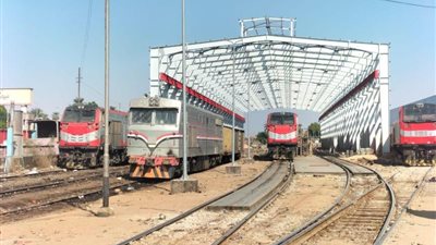 وزير النقل يزور ورش قطارات أسوان لهذا السبب