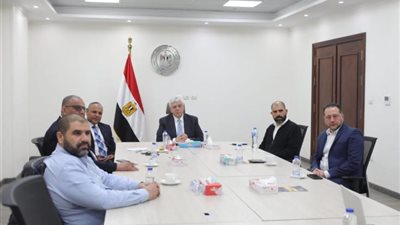 تفاصيل لقاء وزير التعليم العالي بفريق عمل السيارة الكهربائية