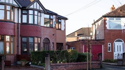 رفض الزوج تطليقها فأحرقت منزل الأسرة