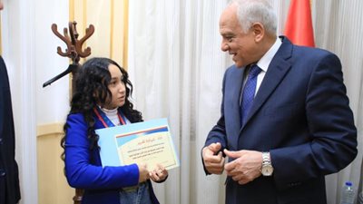 من ذوي الهمم.. كيف كرم محافظ الجيزة الطالبة الحاصلة على الميدالية الذهبية في بطولة انجلترا ؟