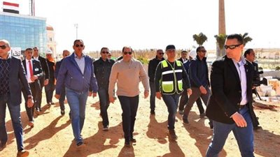 السيسي:  تحية إعزاز وتقدير لعمال مصر لجهودهم فى تعزيز مسيرة التنمية والبناء