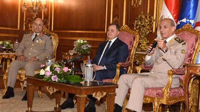 وزير الدفاع مهنئنًا الشرطة بعيدها: نثمن دوركم الوطنى فى تأمين وحماية الجبهة الداخلية