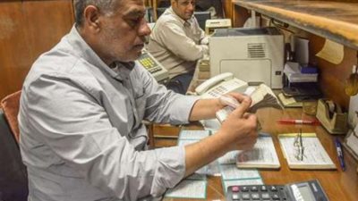 رئيس شعبة الصرافة يكشف عن أسباب استقرار ” الدولار ” .. إعرف التفاصيل