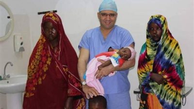 بسبب كورونا .. التفاصيل الكاملة لرحيل أبرز جراح مصري فى قارة أفريقيا
