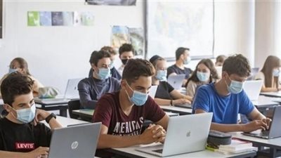 بحث علمي يطالب بتعليم طلاب المراحل الإعدادية والثانوية من المنزل