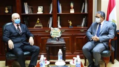 العنانى يبحث مع سفير البوسنة والهرسك تبادل الخبرات فى مجال السياحة