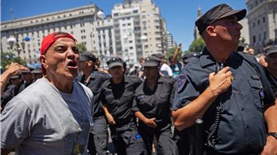 هل يرحل الرئيس الأرجنتيني بعد مظاهرات الشعب الرافضة؟
