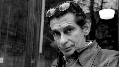 يوسف شاهين.. خلافه مع جمال عبد الناصر واتهامه بالتمثيل و4 نساء فى حياته