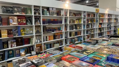 دار نشر الجامعة الأمريكية بالقاهرة تشارك في معرض القاهرة الدولي للكتاب 2024 (صور)