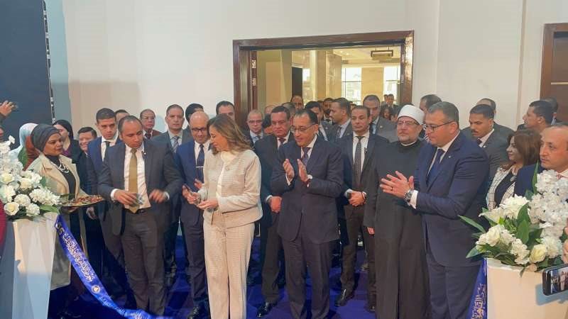 رئيس الوزراء يفتتح
