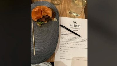 شاهد.. مطعم يطلب من الزبائن التوقيع على ”تنازل عن التعويضات” قبل الأكل