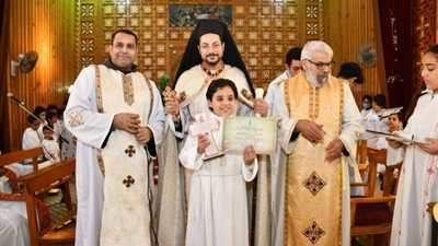 شاهد..«الكاثوليكية» ترسم أطفالاً لرتبة الشموسية بقداس الآباء الفرنسيسكان