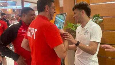 إمام عاشور يصل معسكر المنتخب واستقبال خاص من الجهاز الفنى واللاعبين